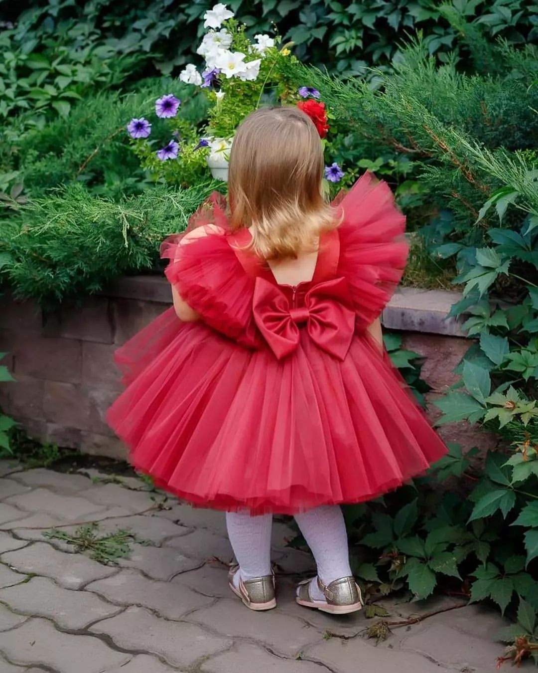 Scarlet tulle frock with flutter sleeves, photo 3 of 3